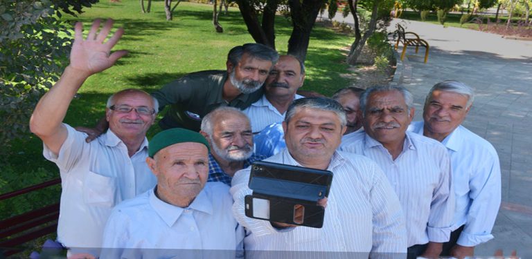 جامعه سالمندان محله شهرها دوستان جدید